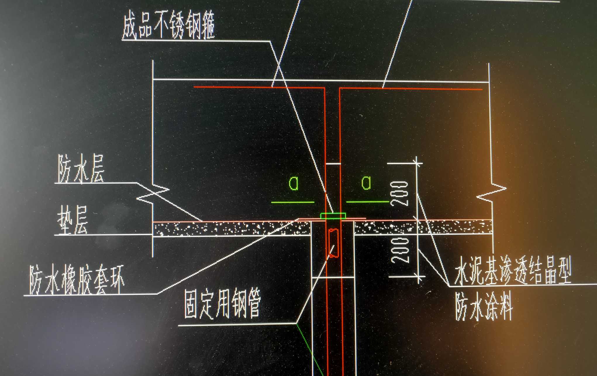  使用抗浮锚杆时，顶部套桩头做防水是否恰当？