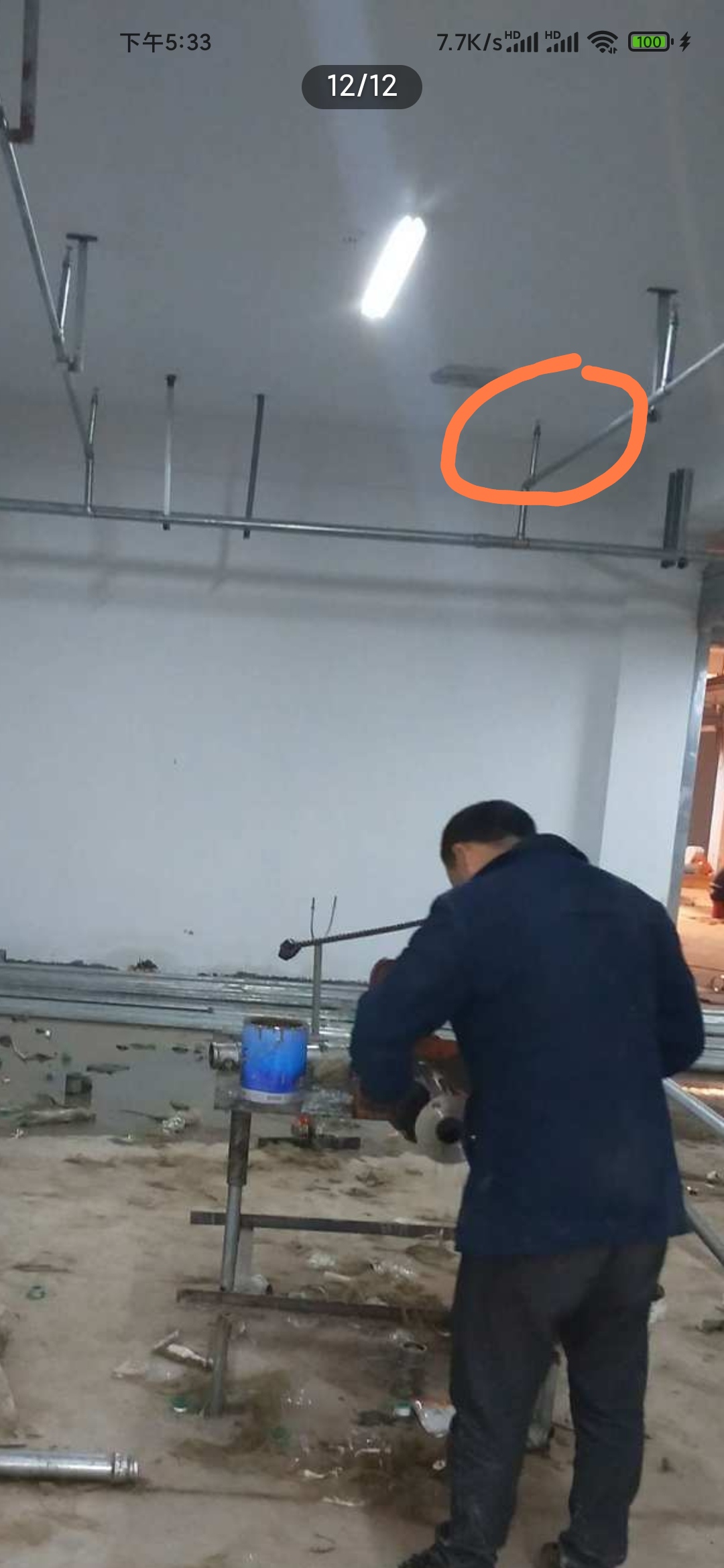  看到的这个消防喷淋头是哪类？它是湿式还是干式？为什么不是常规朝下设计？