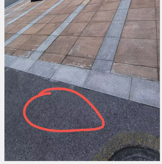  识别我的柏油路材质，它是哪种类型？